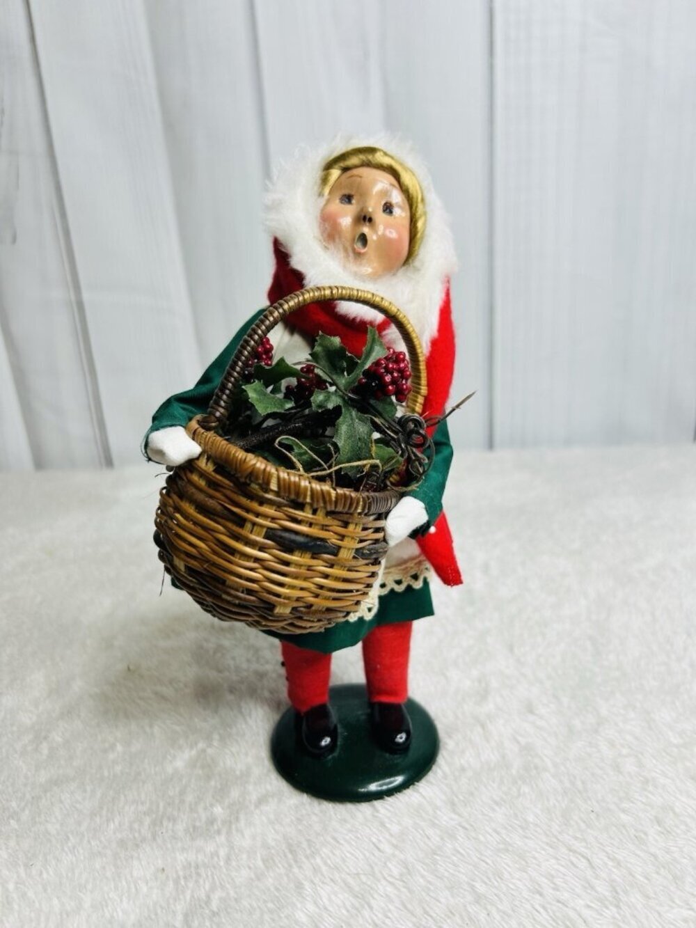 Byers Choice Christmas Woman Basket with Holly 1999 Vintage 9.5 in